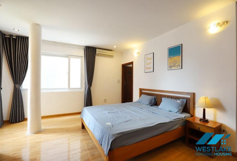 A 02 bedrooms apartment for rent with lake view on Tu Hoa Street, Tay Ho, Ha Noi