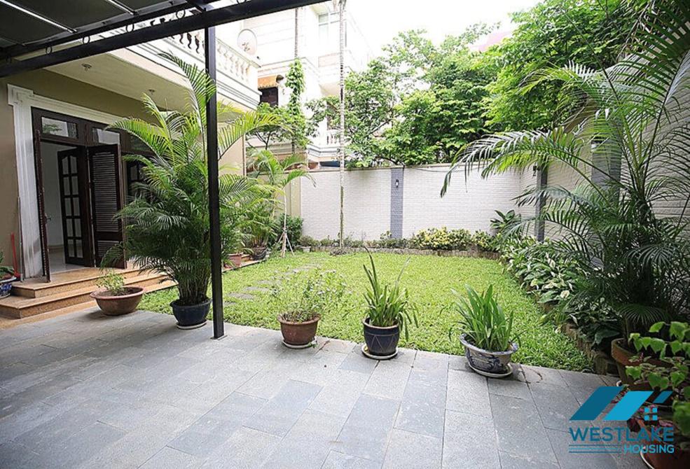 Ngôi nhà xinh xắn có sân vườn rộng rãi cho thuê tại Ciputra, Tây Hồ, Hà Nội