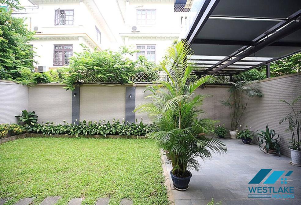 Ngôi nhà xinh xắn có sân vườn rộng rãi cho thuê tại Ciputra, Tây Hồ, Hà Nội