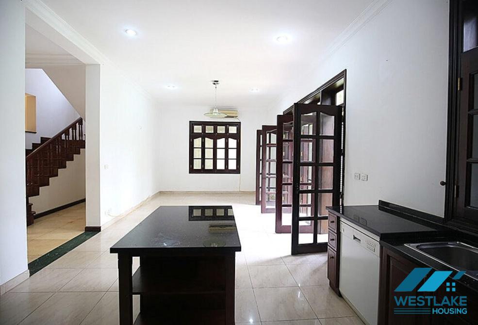 Ngôi nhà xinh xắn có sân vườn rộng rãi cho thuê tại Ciputra, Tây Hồ, Hà Nội