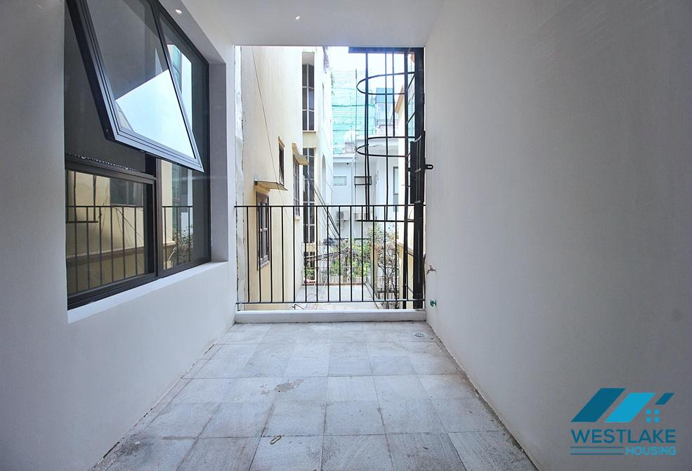 Cho Thuê Văn Phòng Diện Tích Rộng View Hồ Tại Phố Quảng An, Tây Hồ, Hà Nội