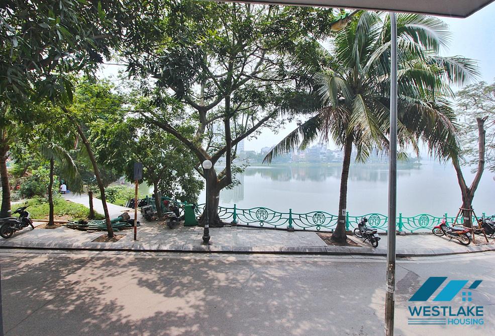 Cho Thuê Văn Phòng Diện Tích Rộng View Hồ Tại Phố Quảng An, Tây Hồ, Hà Nội