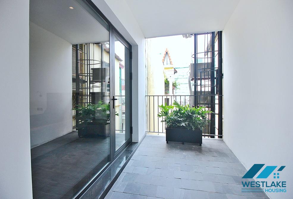 Cho Thuê Căn Hộ 04 Phòng Ngủ Đẹp Hiện Đại, Ban Công View Hồ Tại Phố Quảng An, Tây Hồ, Hà Nội