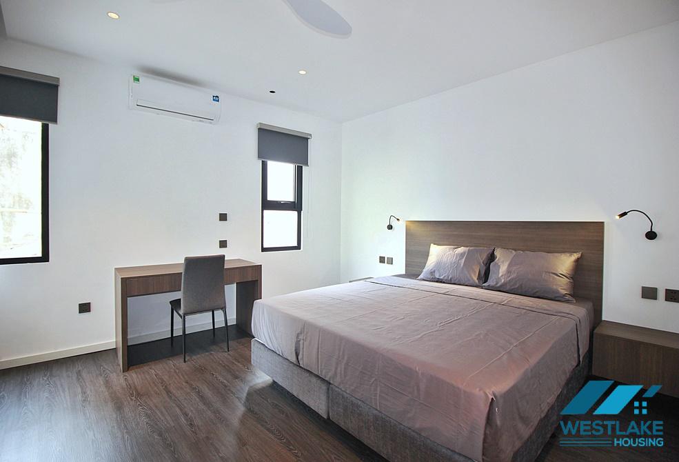 Cho Thuê Căn Hộ 04 Phòng Ngủ Đẹp Hiện Đại, Ban Công View Hồ Tại Phố Quảng An, Tây Hồ, Hà Nội