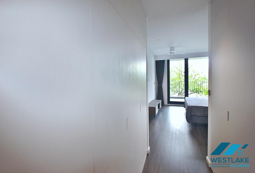 Cho Thuê Căn Hộ 04 Phòng Ngủ Đẹp Hiện Đại, Ban Công View Hồ Tại Phố Quảng An, Tây Hồ, Hà Nội