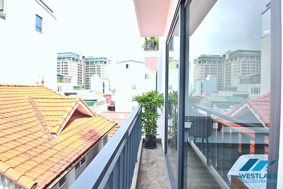 Cho Thuê Căn Hộ 2 Phòng Ngủ Mới, Đẹp Sáng Thoáng Tại Xuân Diệu, Tây Hồ