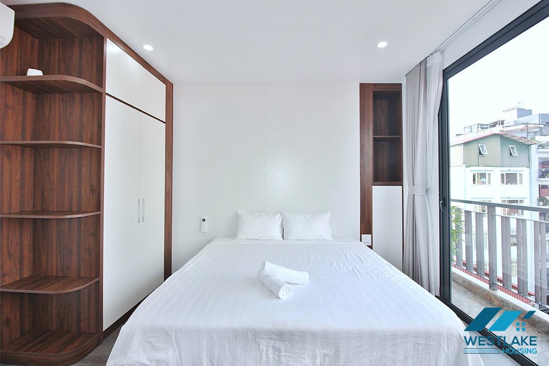 Cho Thuê Căn Hộ 2 Phòng Ngủ Mới, Đẹp Sáng Thoáng Tại Xuân Diệu, Tây Hồ