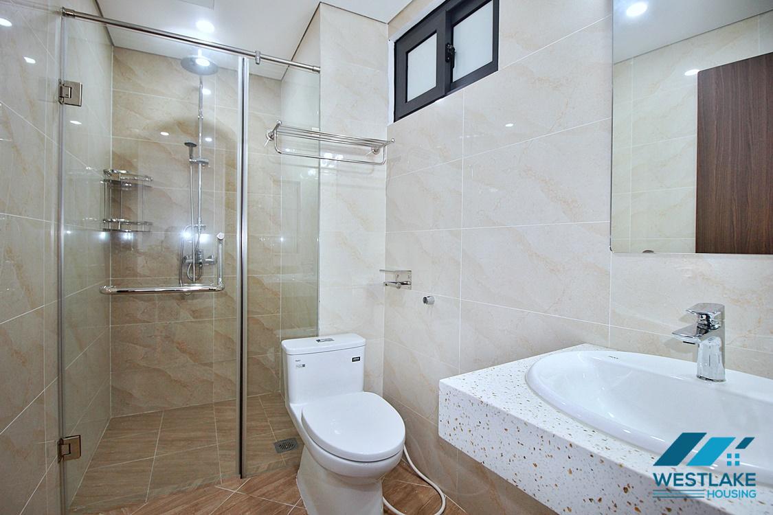 Cho Thuê Căn Hộ 2 Phòng Ngủ Mới, Đẹp Sáng Thoáng Tại Xuân Diệu, Tây Hồ
