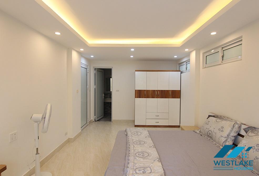 Căn Hộ Một Phòng Ngủ Có Ban Công Rộng, Sáng Thoáng Cho Thuê Tại Phố Âu Cơ, Tây Hồ