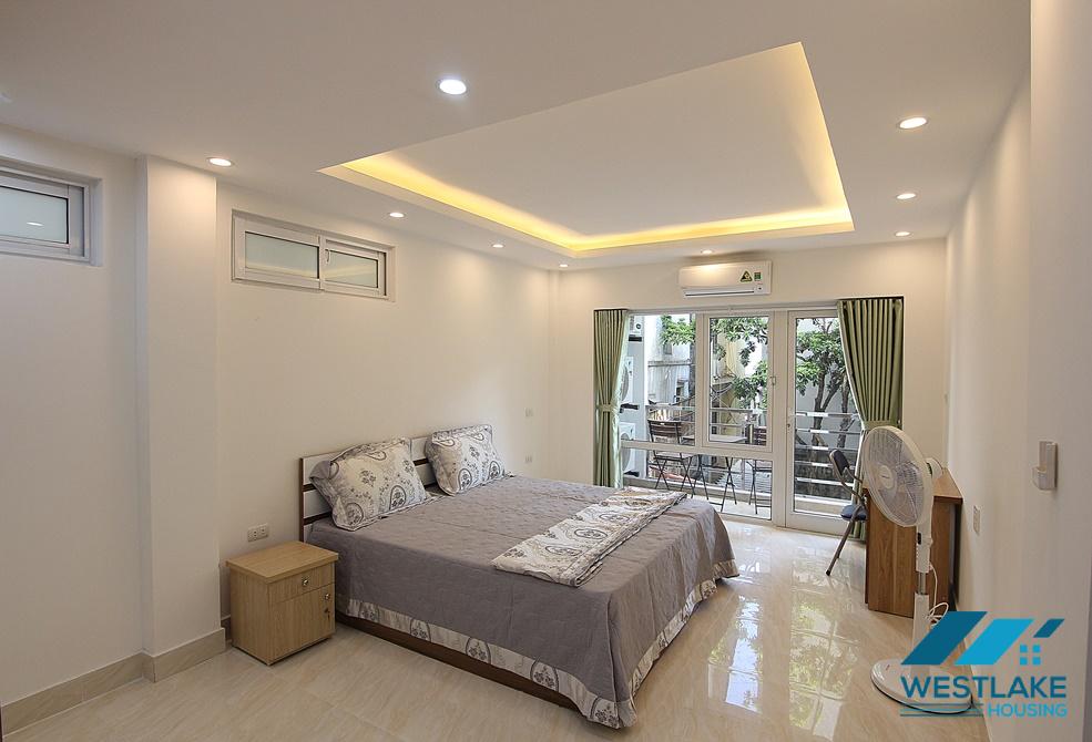 Căn Hộ Một Phòng Ngủ Có Ban Công Rộng, Sáng Thoáng Cho Thuê Tại Phố Âu Cơ, Tây Hồ