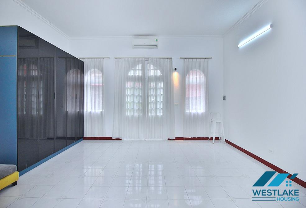 Cho Thuê Nhà 3 Phòng Ngủ Mới Cải Tạo Lại, Ban Công Sân Vườn Rộng Thoáng Sáng Tại Tây Hồ, Hà Nội