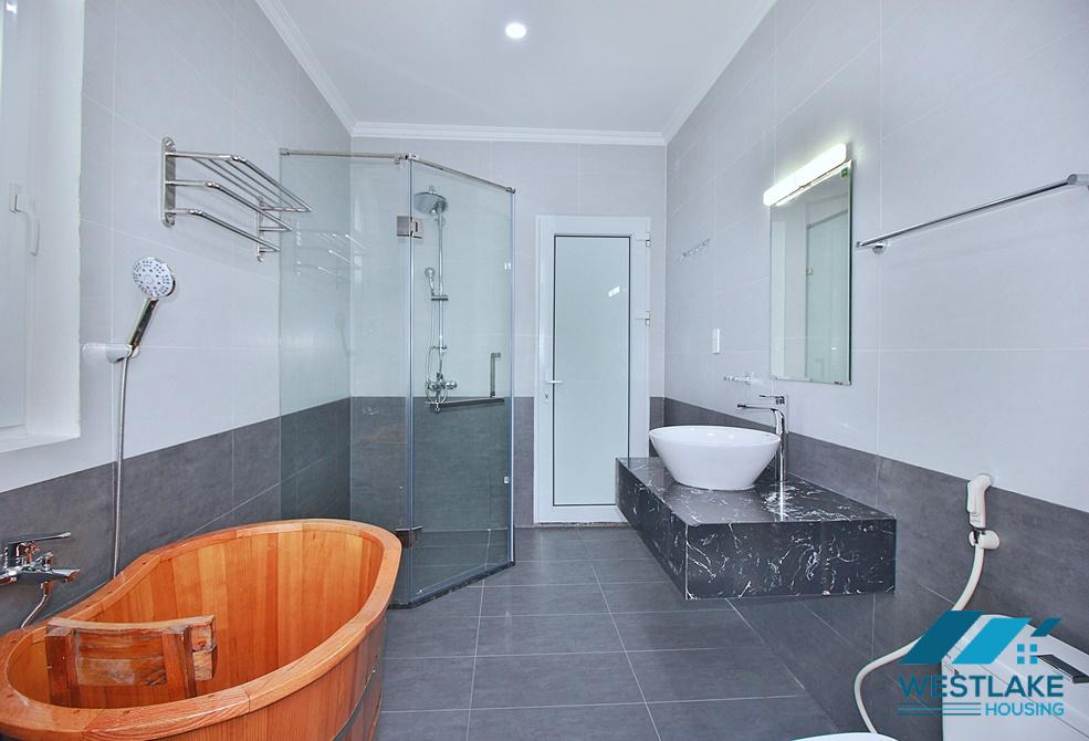 Cho Thuê Nhà 3 Phòng Ngủ Mới Cải Tạo Lại, Ban Công Sân Vườn Rộng Thoáng Sáng Tại Tây Hồ, Hà Nội