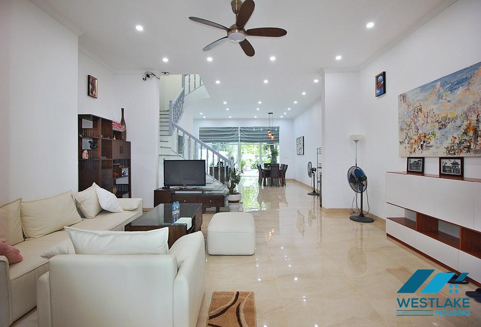 Cho Thuê Nhà 3 Phòng Ngủ Mới Cải Tạo Lại, Ban Công Sân Vườn Rộng Thoáng Sáng Tại Tây Hồ, Hà Nội