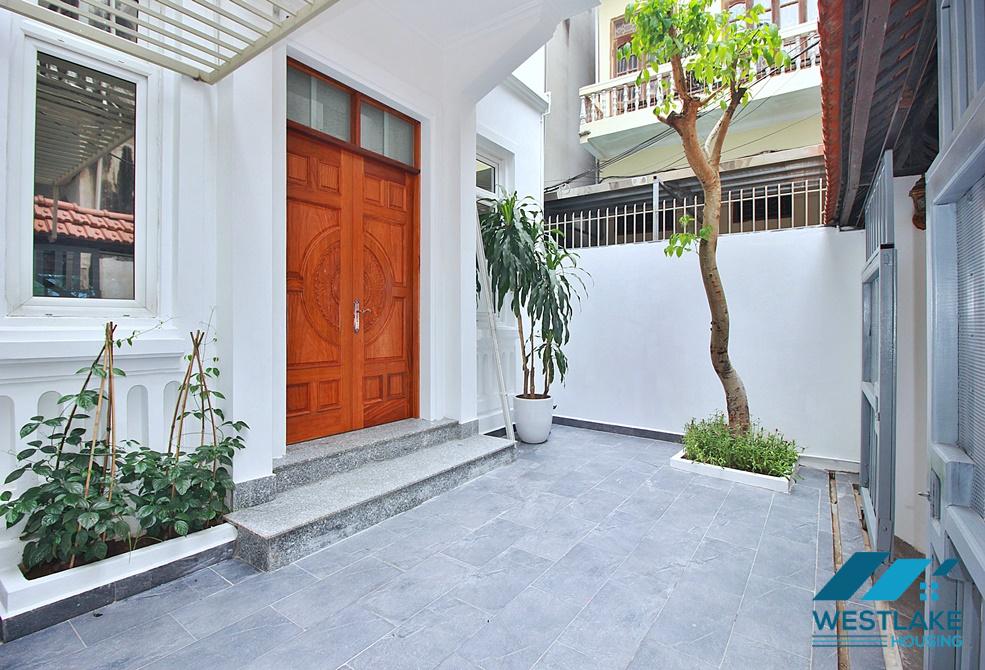 Cho Thuê Nhà 3 Phòng Ngủ Mới Cải Tạo Lại, Ban Công Sân Vườn Rộng Thoáng Sáng Tại Tây Hồ, Hà Nội