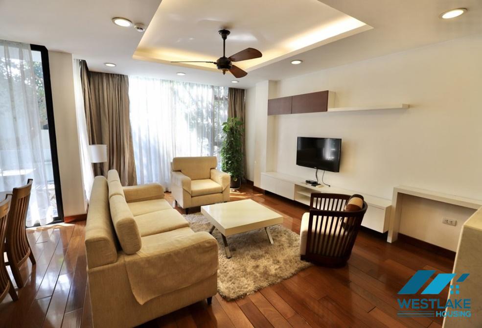 Cho  thuê căn hộ 2 phòng ngủ khồng thoáng sáng tại Trục Bạch 
