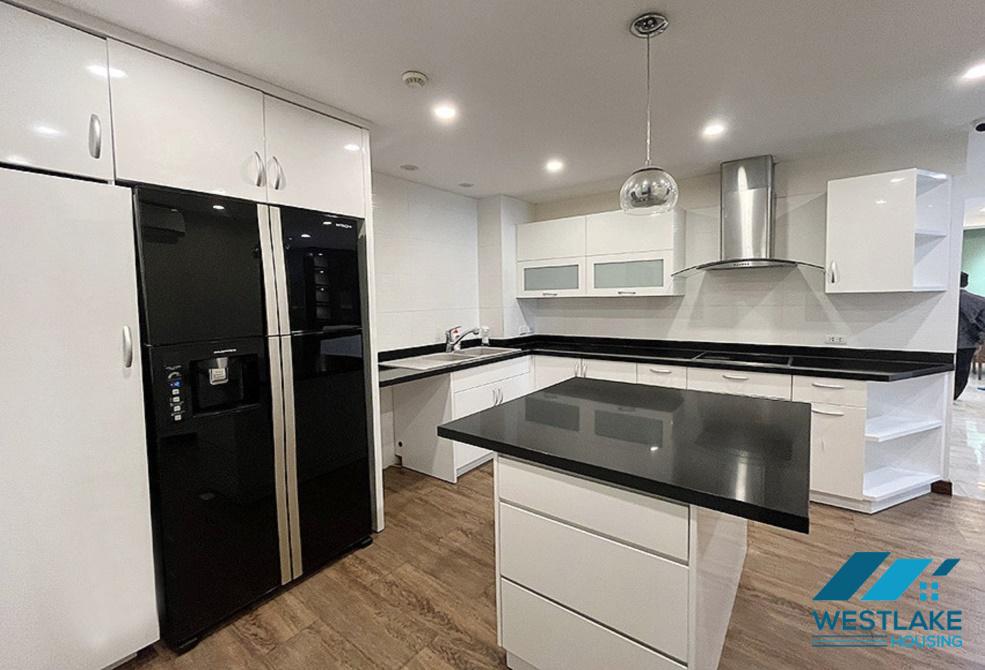 A spacious 3 bedrooms apartment for rent in P building, Ciputra, Tay Ho, Ha Noi
