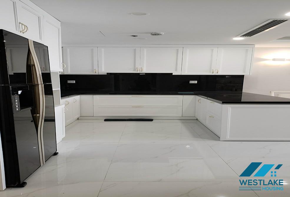 Cho thuê căn hộ 3 phòng ngủ đẹp tại tòa nhà D'leroi Soleil, Xuân Diệu, Tây Hồ.