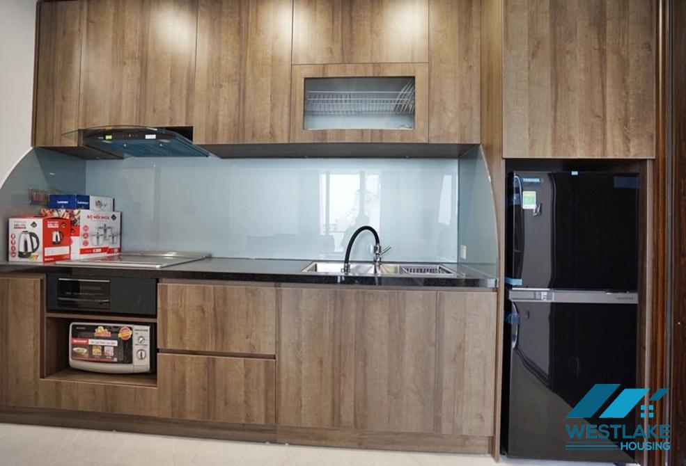A spacious 02 bedrooms apartment on high floor in Truc Bach area, Ba Dinh, Ha Noi for rent