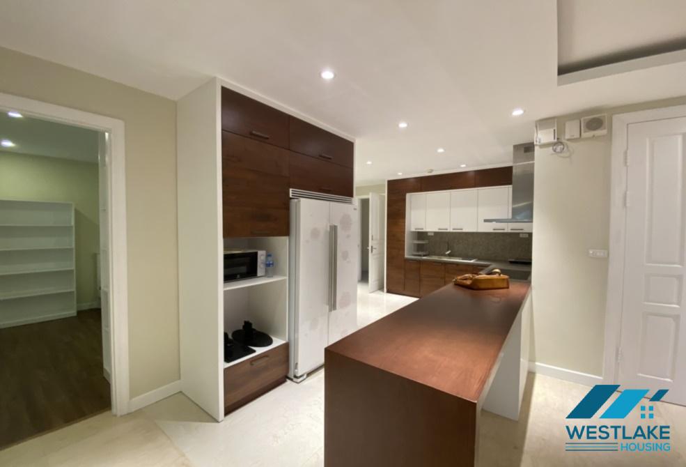 A three-bedroom apartment in the complex Ciputra, Tay Ho, Ha Noi
