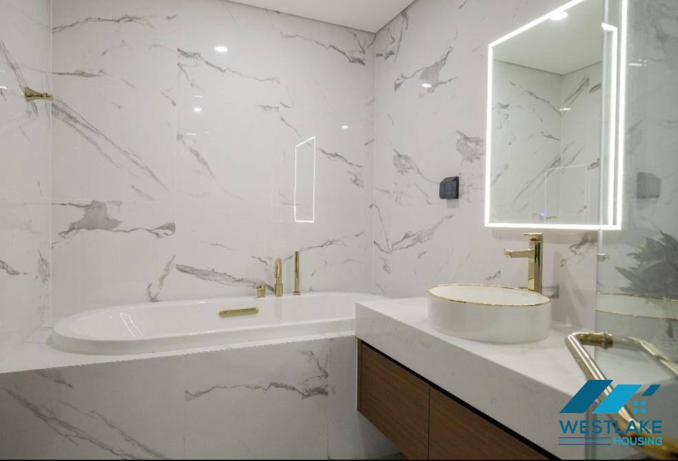 A luxurious 3 bedroom apartment for rent in Sunshine City near Ciputra