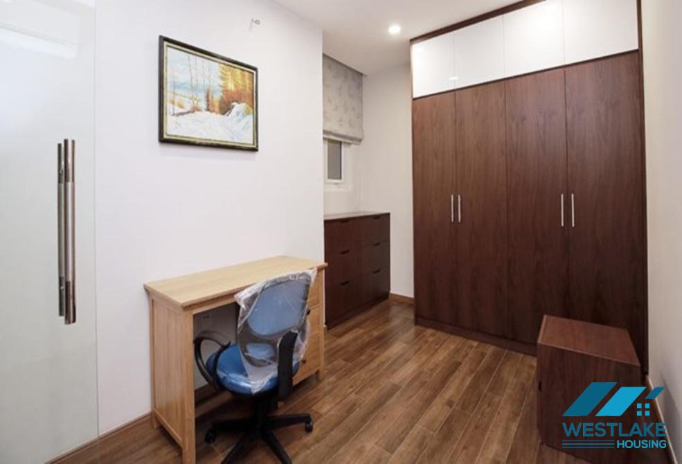 Cho thuê căn hộ 3 phòng ngủ sang trọng và đầy đủ tiện nghi tại Ciputra, Tây Hồ