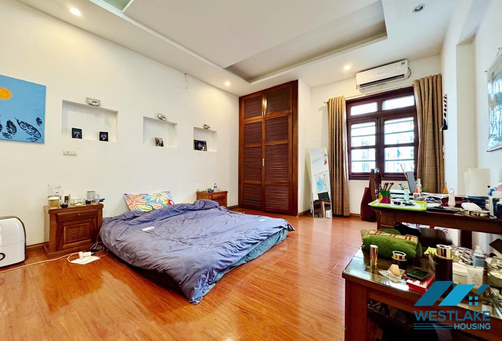 Nhà 4 Phòng Ngủ Có Sân Vườn Thoáng Mát, Cho Thuê Tại Tây Hồ, Hà Nội