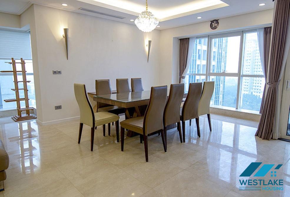 Căn hộ rộng 267m2 được thiết kế theo phong cách hiện đại cho thuê tại Ciputra
