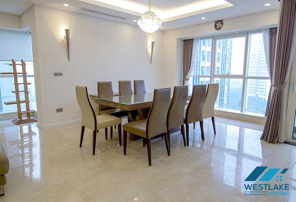 Căn hộ rộng 267m2 được thiết kế theo phong cách hiện đại cho thuê tại Ciputra