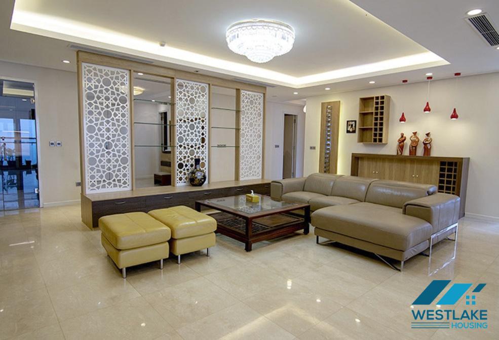 Căn hộ rộng 267m2 được thiết kế theo phong cách hiện đại cho thuê tại Ciputra