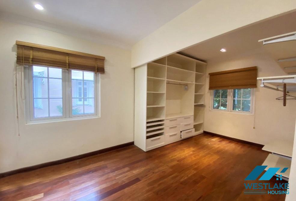 Căn hộ rộng 267m2 được thiết kế theo phong cách hiện đại cho thuê tại Ciputra