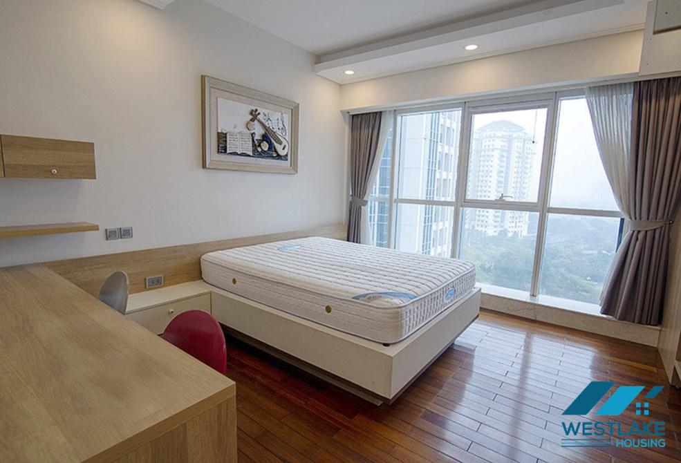 Căn hộ rộng 267m2 được thiết kế theo phong cách hiện đại cho thuê tại Ciputra