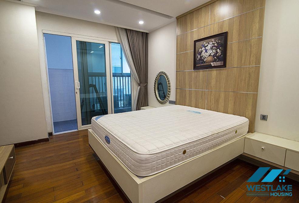 Căn hộ rộng 267m2 được thiết kế theo phong cách hiện đại cho thuê tại Ciputra