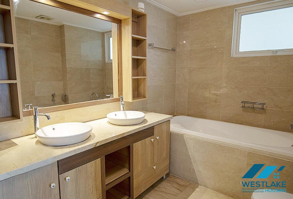 Căn hộ rộng 267m2 được thiết kế theo phong cách hiện đại cho thuê tại Ciputra