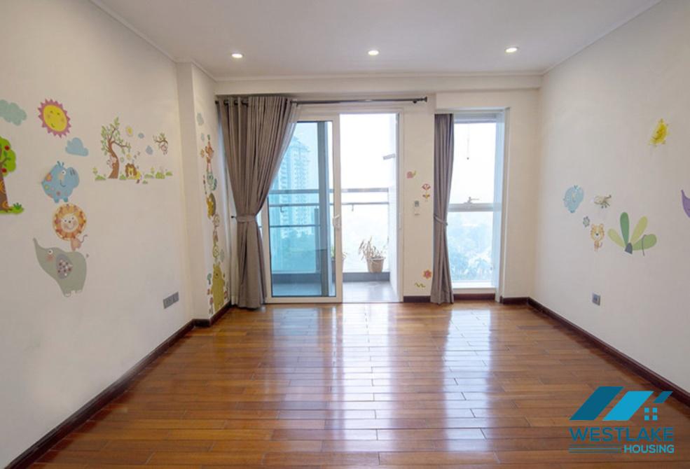 Căn hộ rộng 267m2 được thiết kế theo phong cách hiện đại cho thuê tại Ciputra