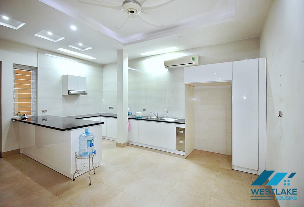 Nhà Đẹp 4 Phòng Ngủ, Sân Vườn Rộng Sáng Thoáng Cho Thuê Tại Tây Hồ, Hà Nội