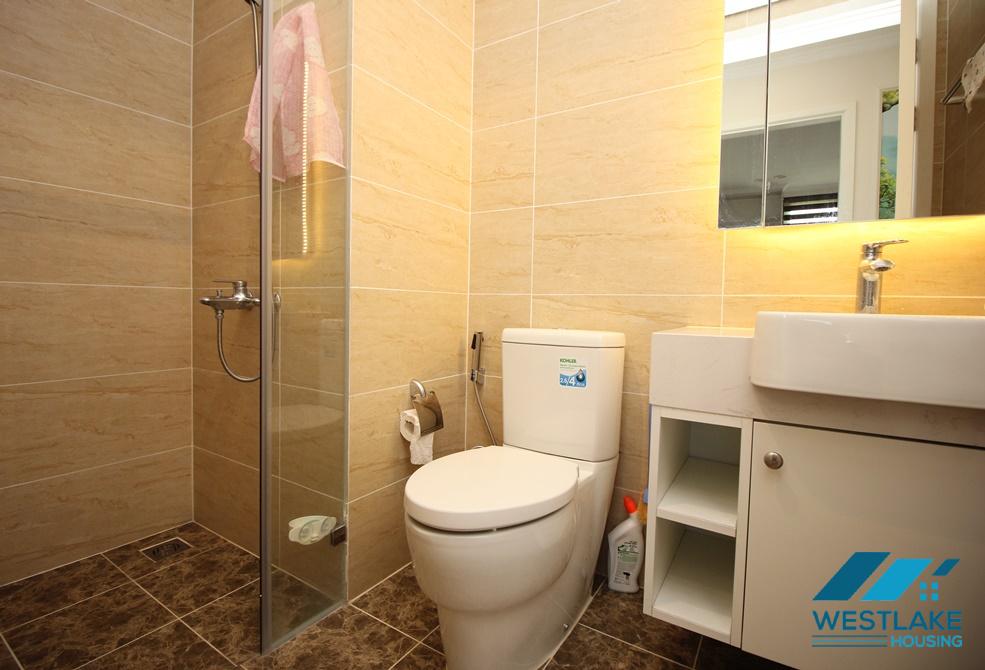 Cho thuê căn hộ 2 phòng ngủ view hồ tại Dcapital, Trần Duy Hưng, Cầu Giấy