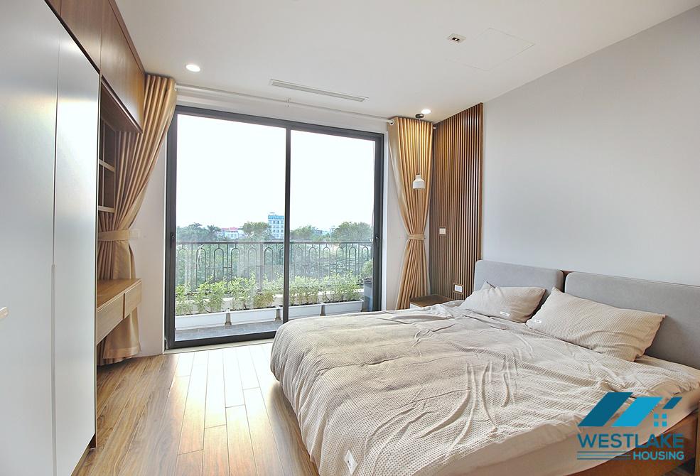 Căn Hộ 2 Phòng Ngủ Đẹp Hiên, Ban Công, Thoáng Sáng Tại Tây Hồ, Hà Nội