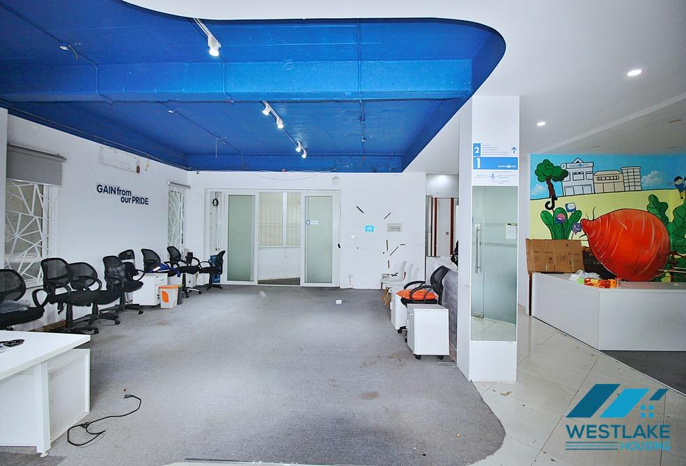 Cho Thuê Văn Phòng Hoặc Quán Cà Phê, Sân Rộng Tại Tây Hồ, Hà Nội