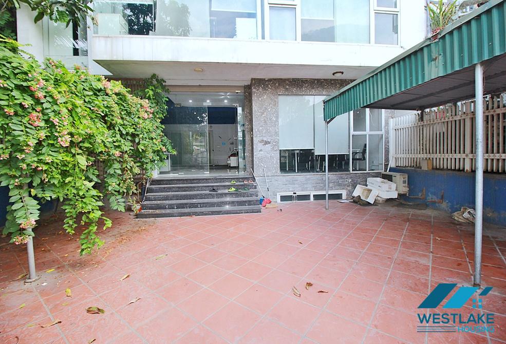 Cho Thuê Văn Phòng Hoặc Quán Cà Phê, Sân Rộng Tại Tây Hồ, Hà Nội