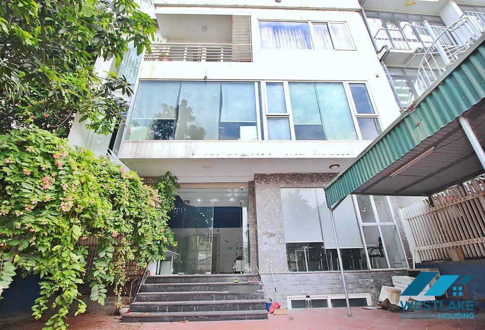 Cho Thuê Văn Phòng Hoặc Quán Cà Phê, Sân Rộng Tại Tây Hồ, Hà Nội