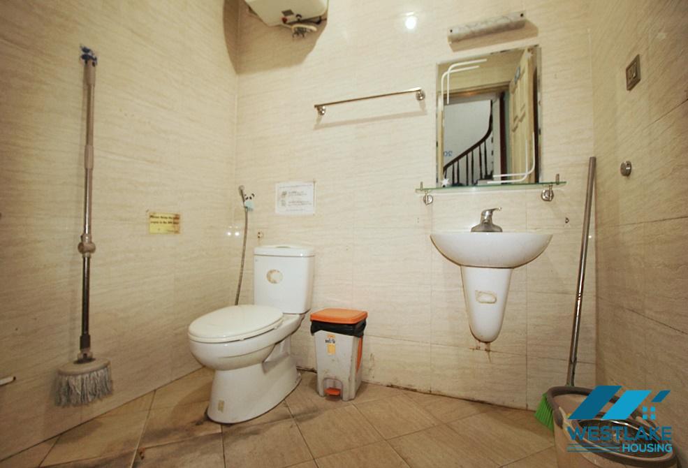 Cho Thuê Văn Phòng Hoặc Quán Cà Phê, Sân Rộng Tại Tây Hồ, Hà Nội