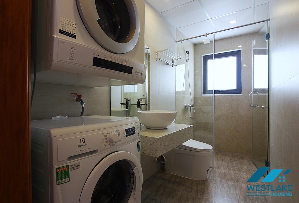 Lake view 3 bedrooms apartment for rent on Au Co street, Tay Ho district, Ha Noi