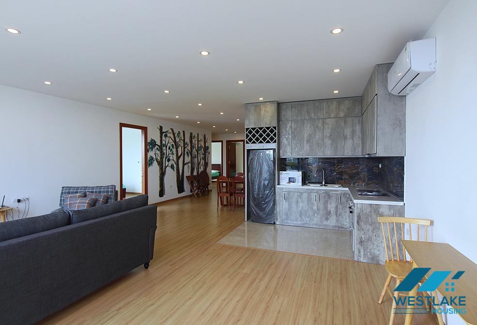 Lake view 3 bedrooms apartment for rent on Au Co street, Tay Ho district, Ha Noi