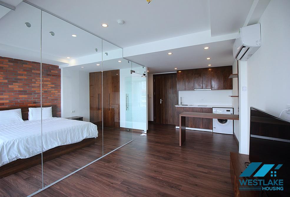 Cho Thuê Căn Hộ 1 phòng ngủ Ban Công View Hồ Đẹp Tại Phố Vũ Miên, Tây Hồ, Hà Nội