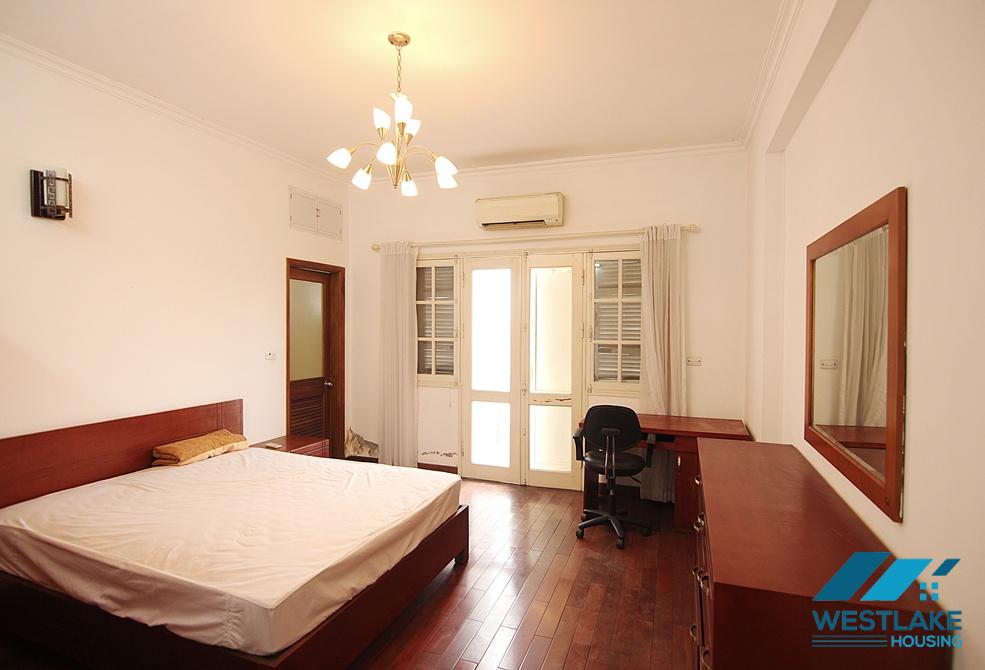 High floor, 02 bedrooms apartment for rent in Dang Thai Mai, Tay Ho, Ha Noi