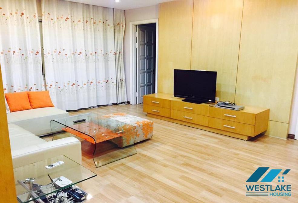 Cho thuê căn hộ 3 phòng ngủ tại tòa E Ciputra