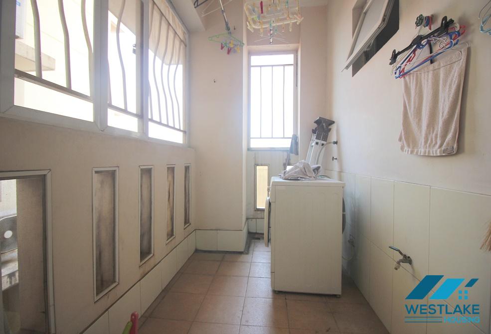 Cho thuê căn hộ 4 phòng ngủ giá rẻ tại Ciputra, Tây Hồ