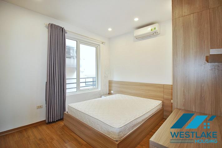 Cho Thuê Căn Hộ Dịch Vụ 2 Phòng Ngủ Đẹp Sáng Thoáng View Hồ Tại Phố Vũ Miên Tây Hồ, Hà Nội