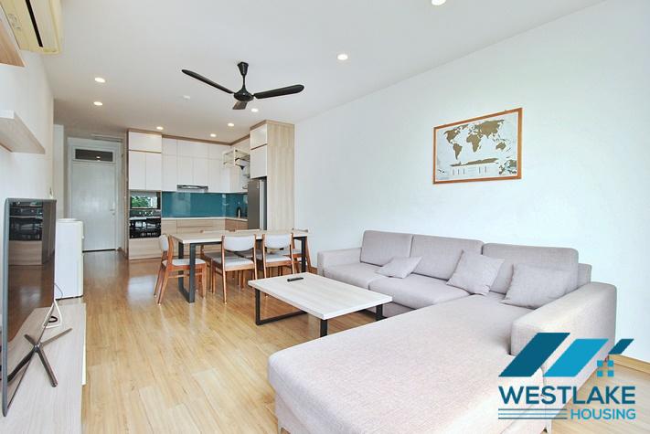 Cho Thuê Căn Hộ Dịch Vụ 2 Phòng Ngủ Đẹp Sáng Thoáng View Hồ Tại Phố Vũ Miên Tây Hồ, Hà Nội