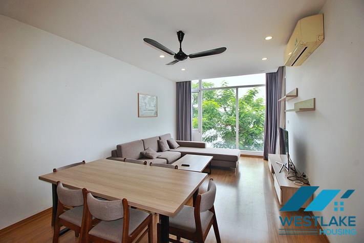Cho Thuê Căn Hộ Dịch Vụ 2 Phòng Ngủ Đẹp Sáng Thoáng View Hồ Tại Phố Vũ Miên Tây Hồ, Hà Nội